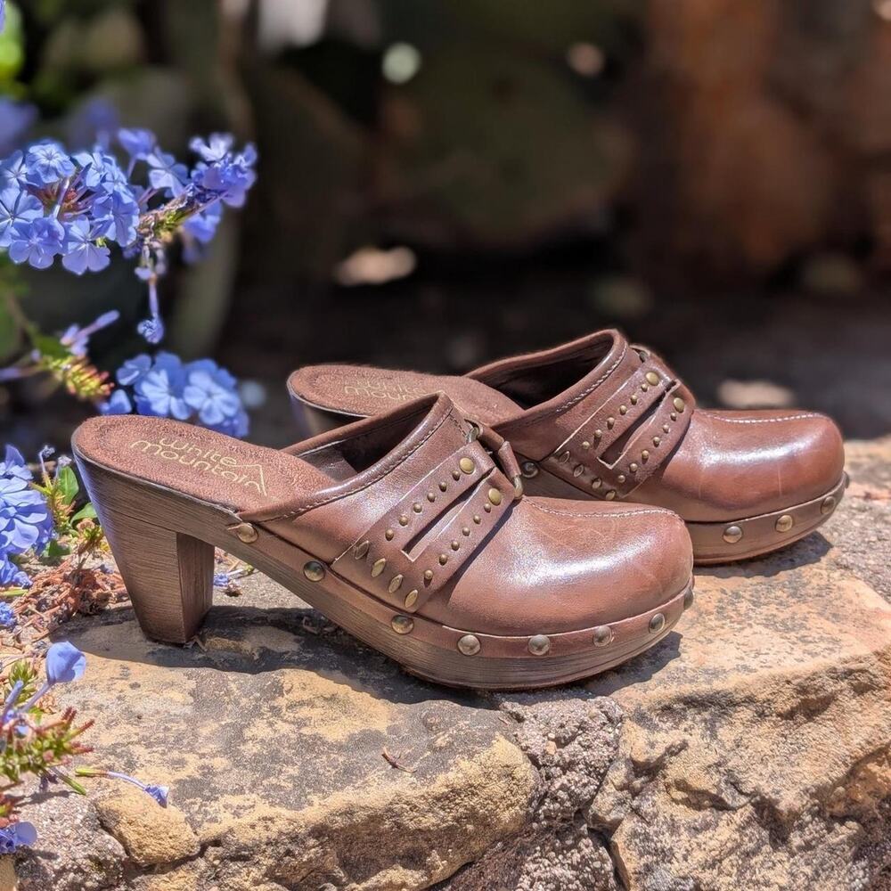 White Mountain Lisa Marie Studded Brown Leather Platform Clogs Mules 5M